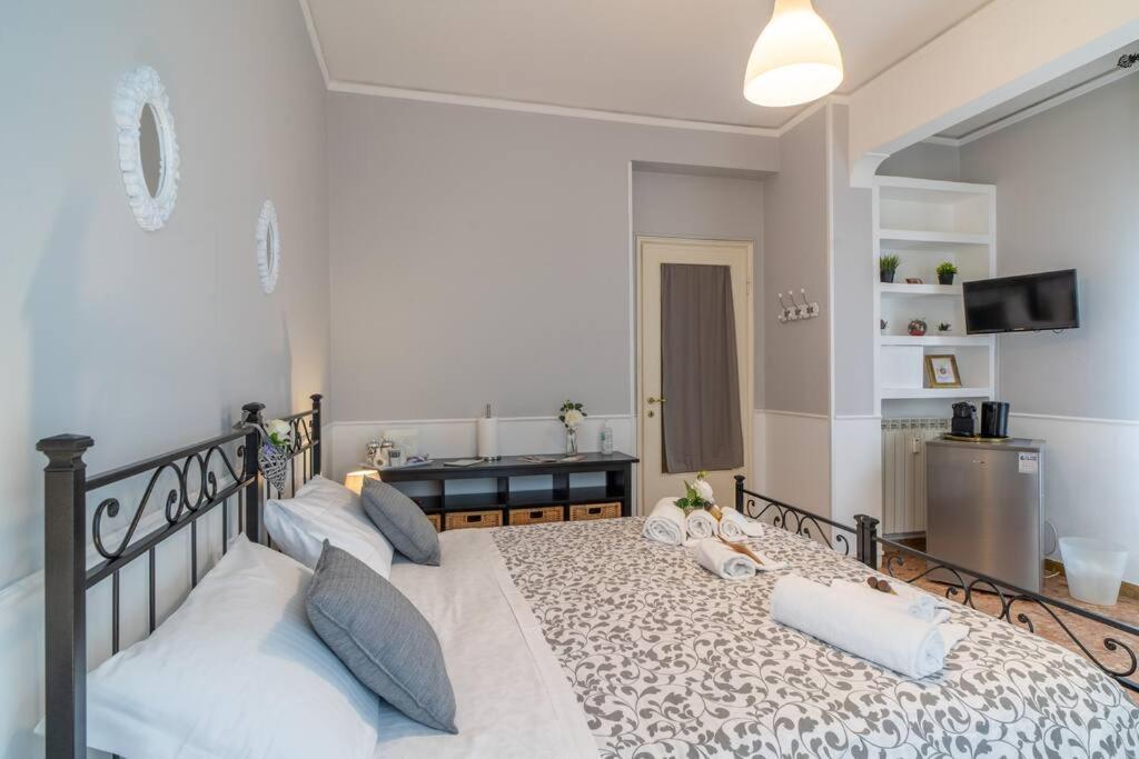 Terrazze Italiane City Center - White Apartment เวโรนา ภายนอก รูปภาพ