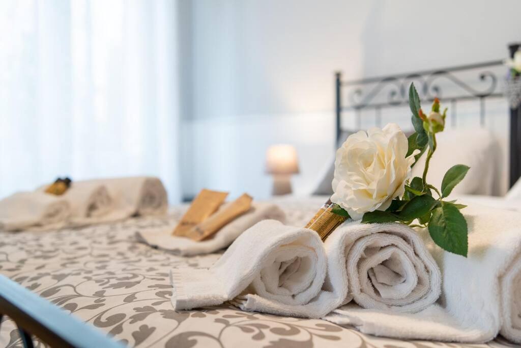 Terrazze Italiane City Center - White Apartment เวโรนา ภายนอก รูปภาพ